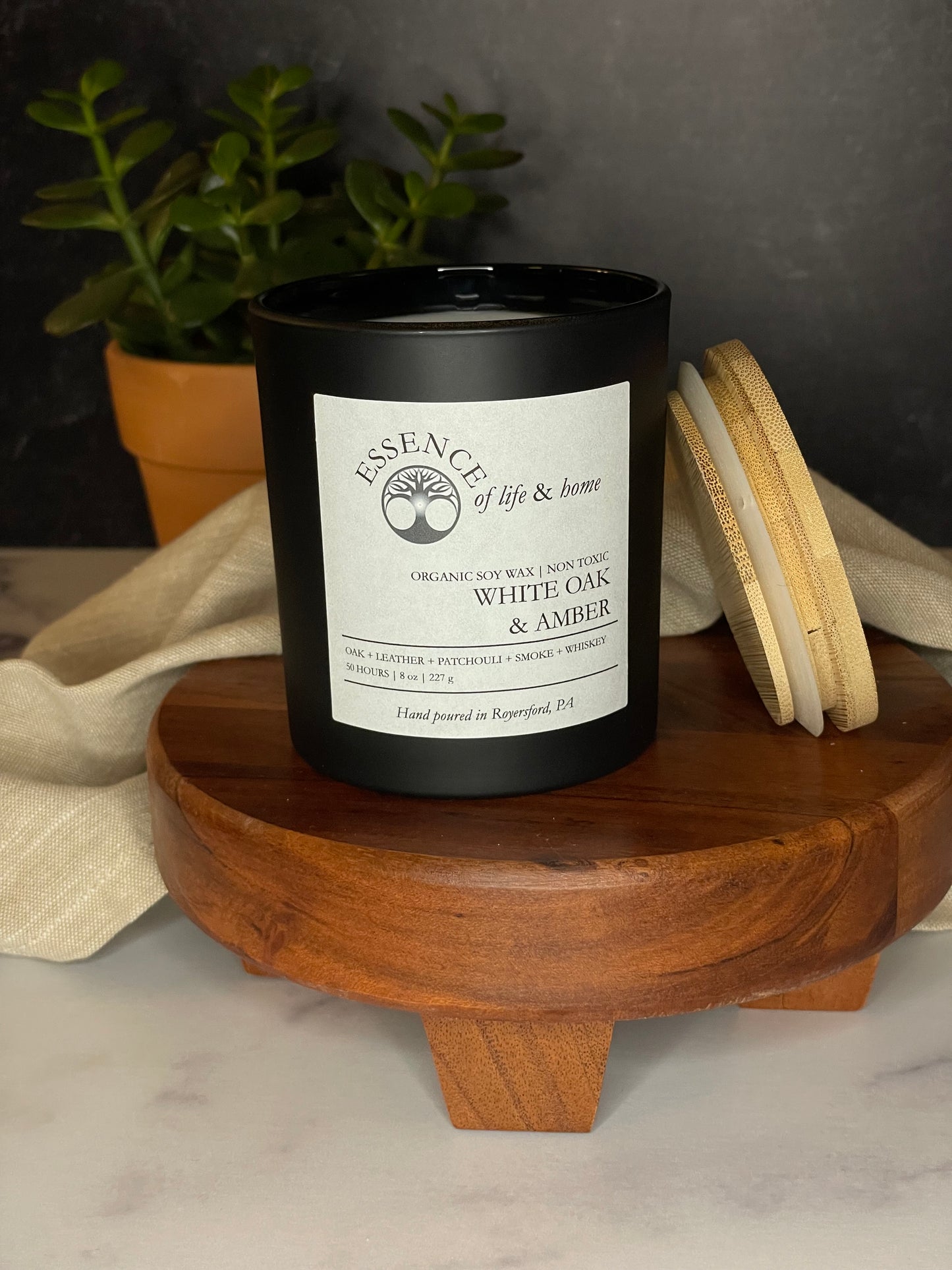 White Oak & Amber | 8oz Soy Candle